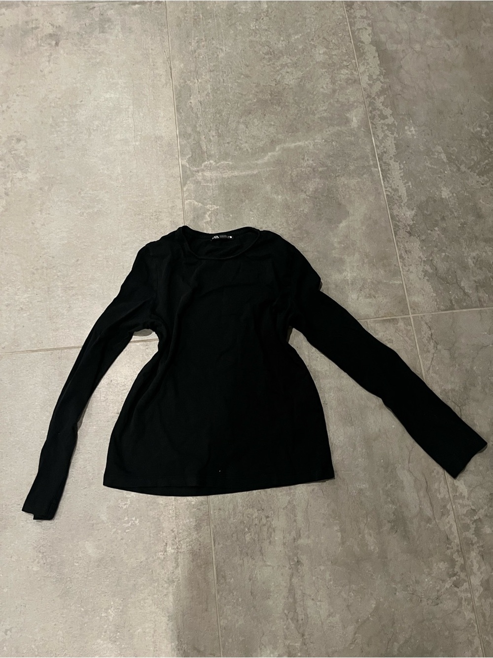Zara Black Long-Sleeve Crewneck Tee